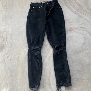 Abercrombie Ripped high rise ankle mom jean black size 25R. Barely worn.